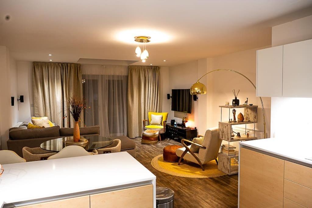 Exquisite Cozy House, Close To Train Station And Amenities Harold Wood Dış mekan fotoğraf